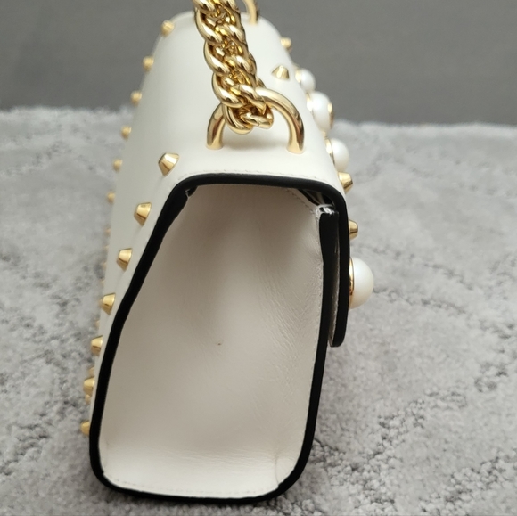 *SOLD* Gucci Pearl Padlock Bag - Picture 7 of 12